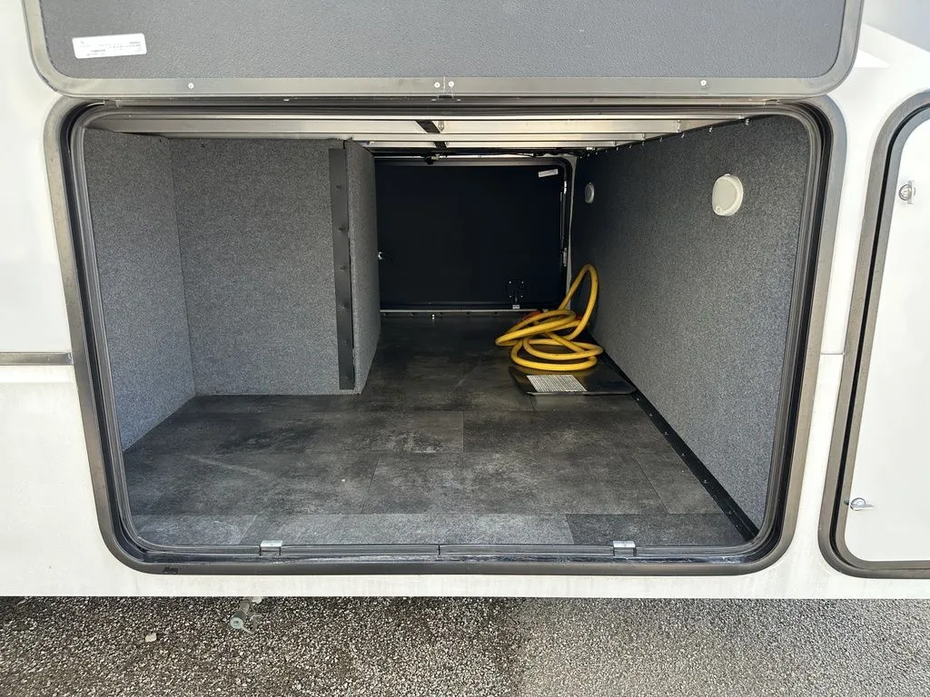 2021 Alliance RV Paradigm 310RL - Photo 4