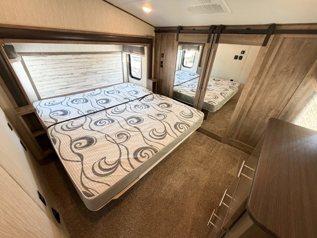 2019 Forest River Sabre 32DPT, Photos photo 10