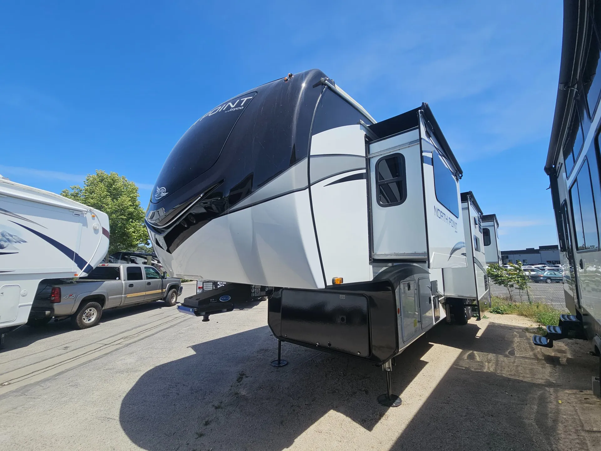 2022 Jayco North Point 382FLRB - Photo 4