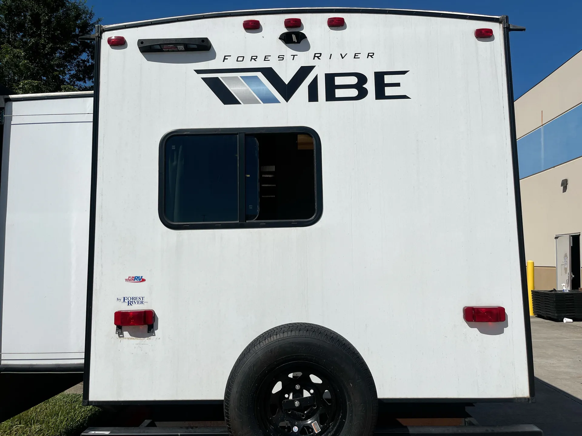 2024 Forest River Vibe 34BH — backside