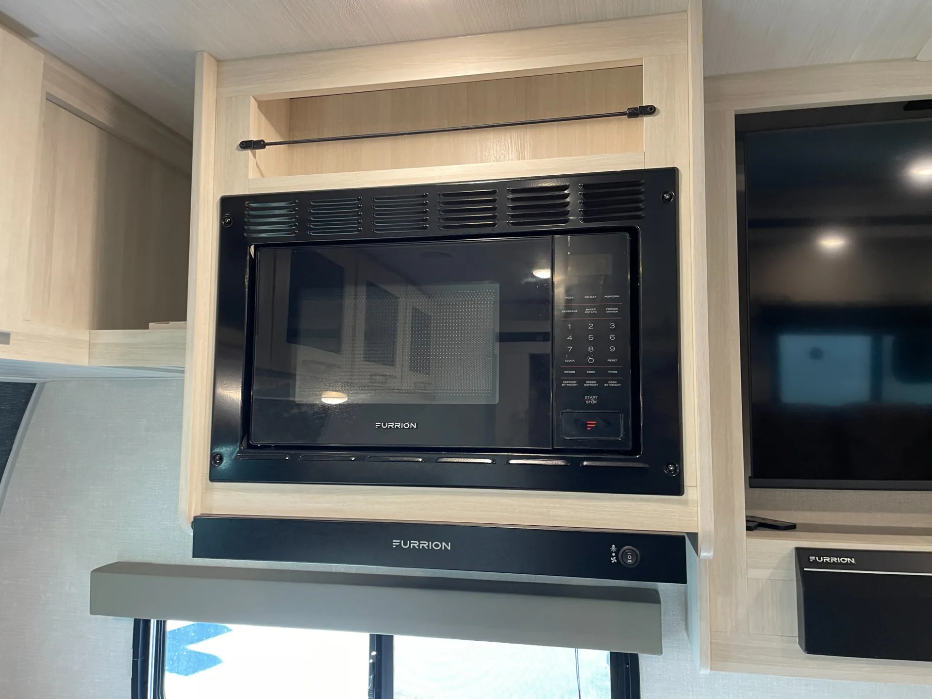 2024 Forest River Grand Surveyor 268FKBS — Photo 6