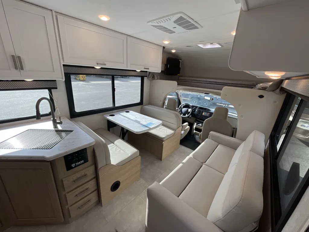 2026 Thor Motor Coach Freedom Elite 28HZ, Photos photo 2