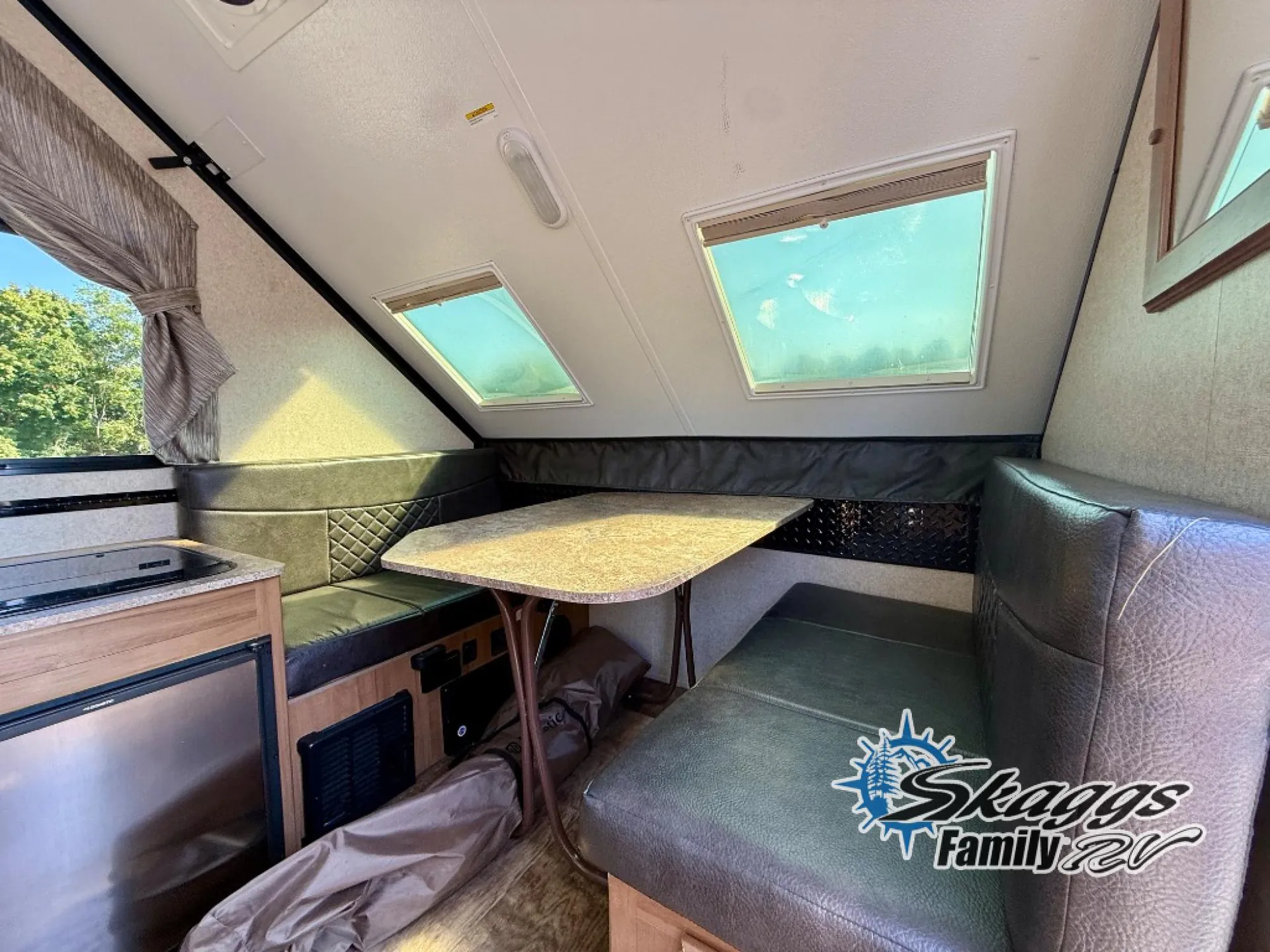2019 Forest River Rockwood Hard Side Series A122 - Photo 4