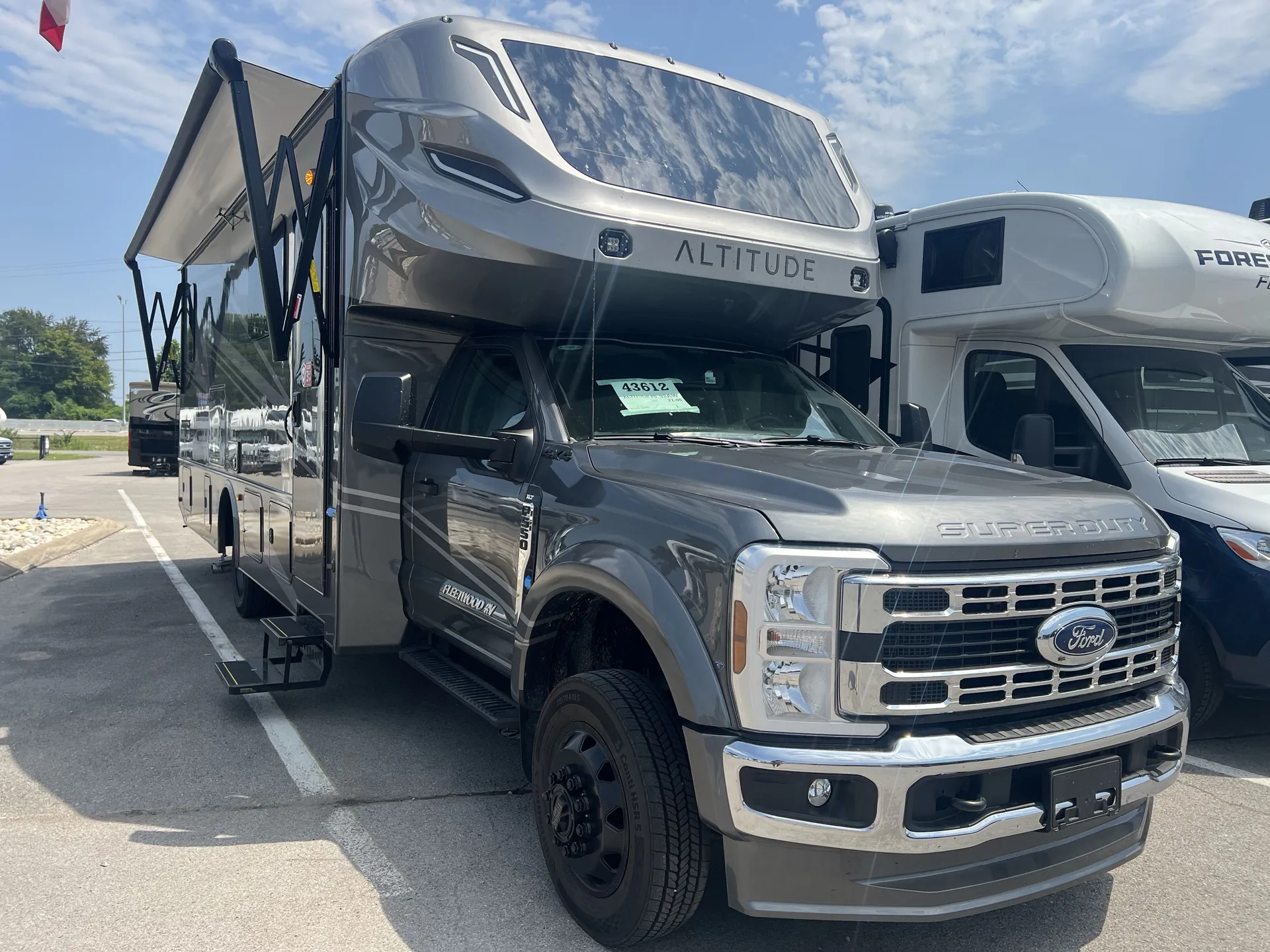 2027 Fleetwood Altitude FS550 32AW - Photo 2