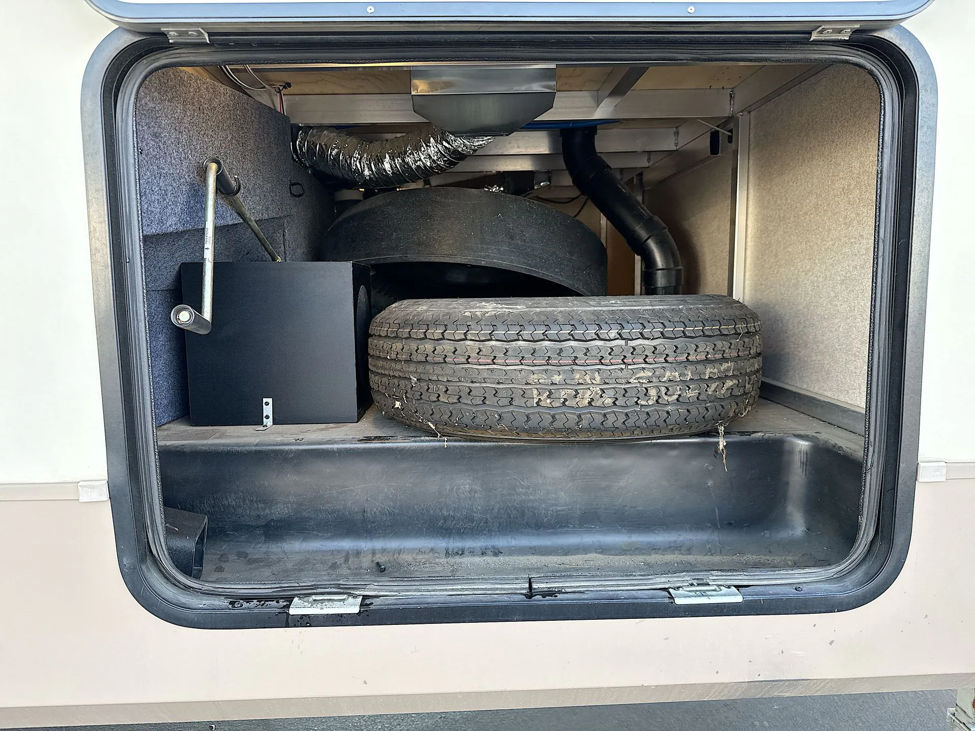2018 Forest River Rockwood Signature Ultra Lite 8301WS - Photo 3