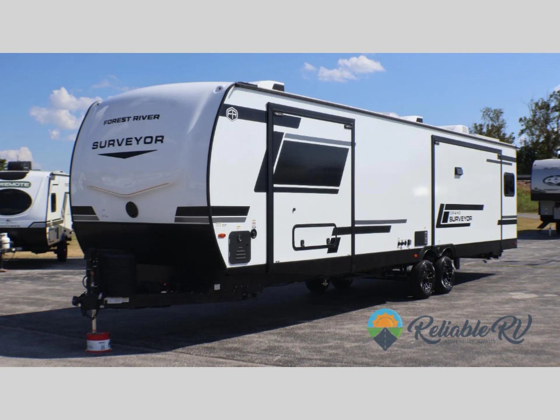 2027 Forest River Grand Surveyor 305RLBS — Photo 7