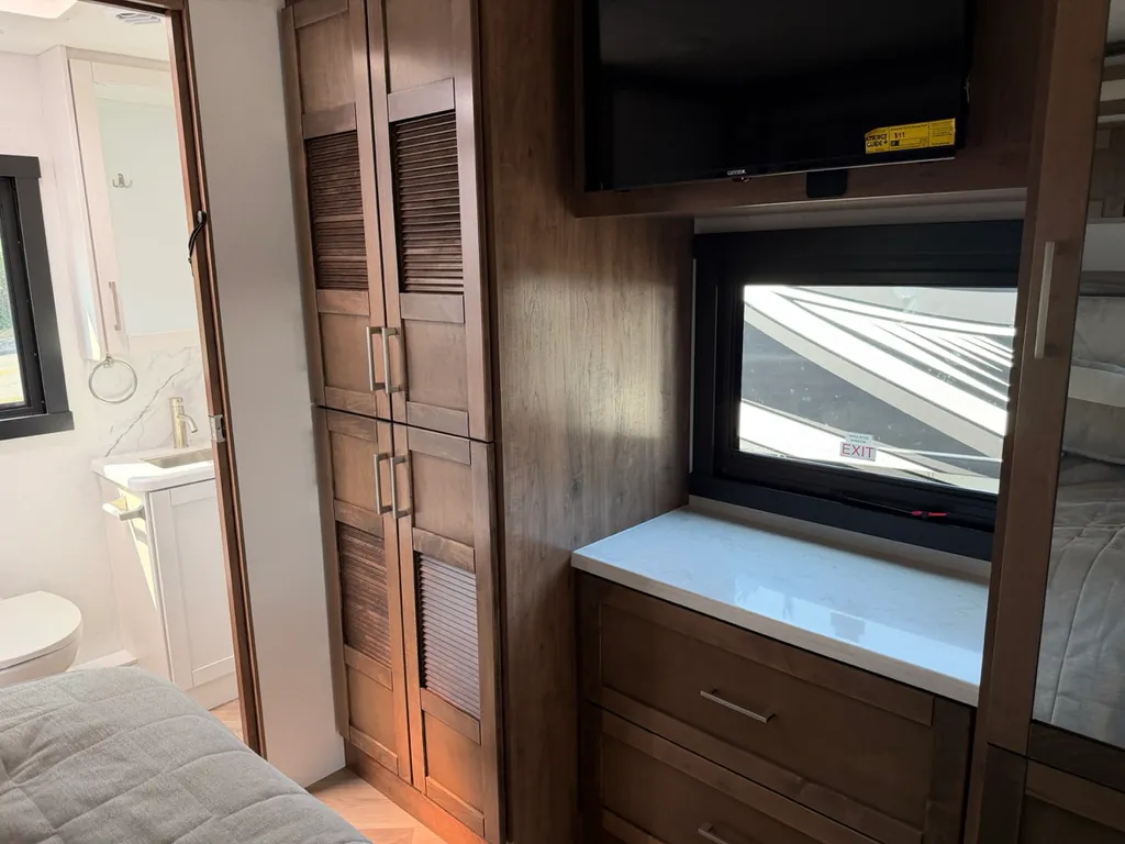 2026 Entegra Coach Accolade 37K, Photos photo 17