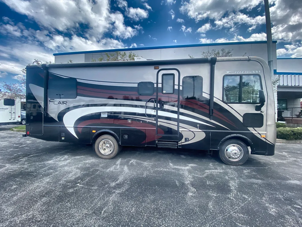 2015 Fleetwood Flair 26D, Photos photo 6