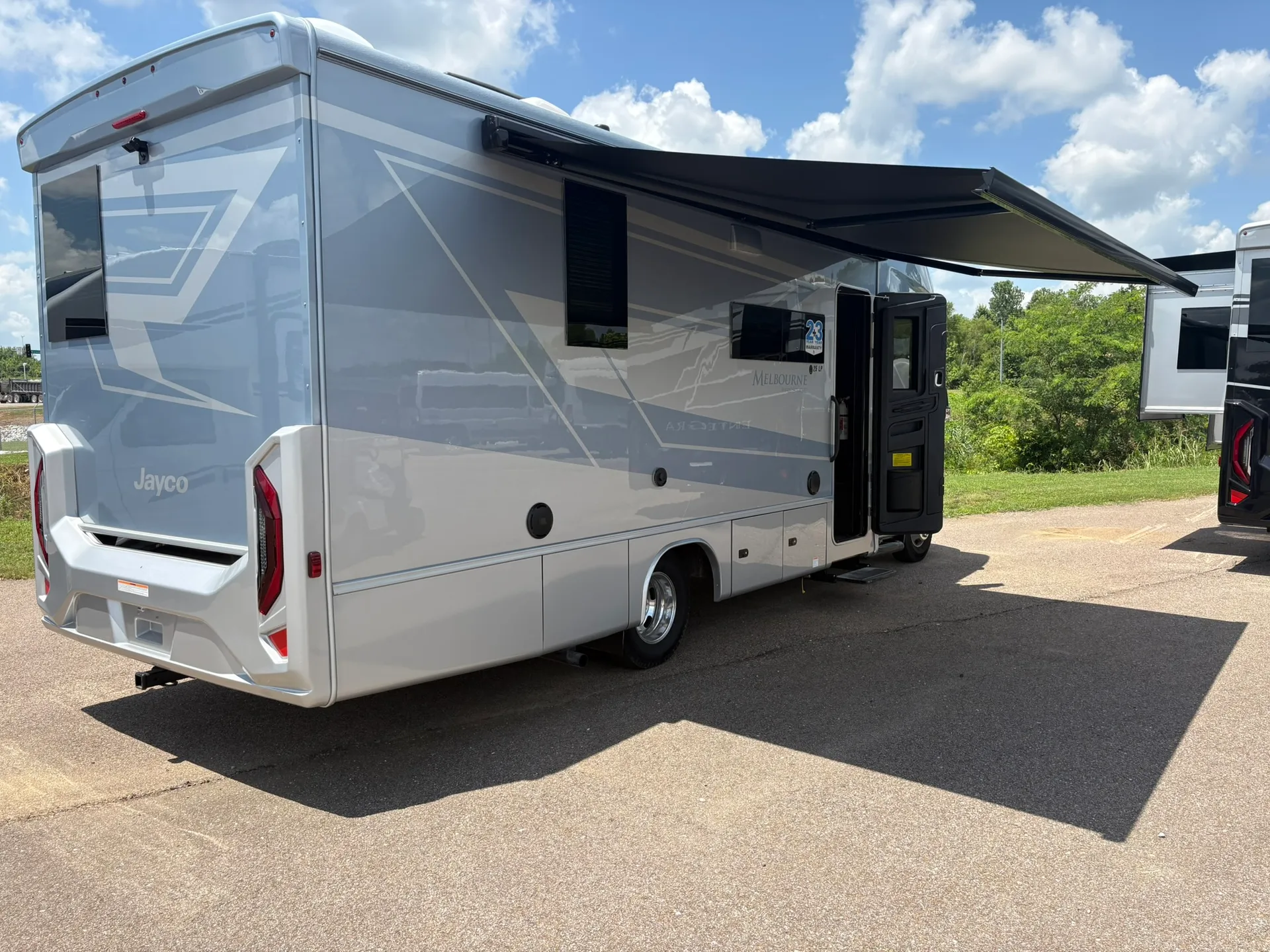 2027 Jayco Melbourne Prestige 25LP - Photo 4