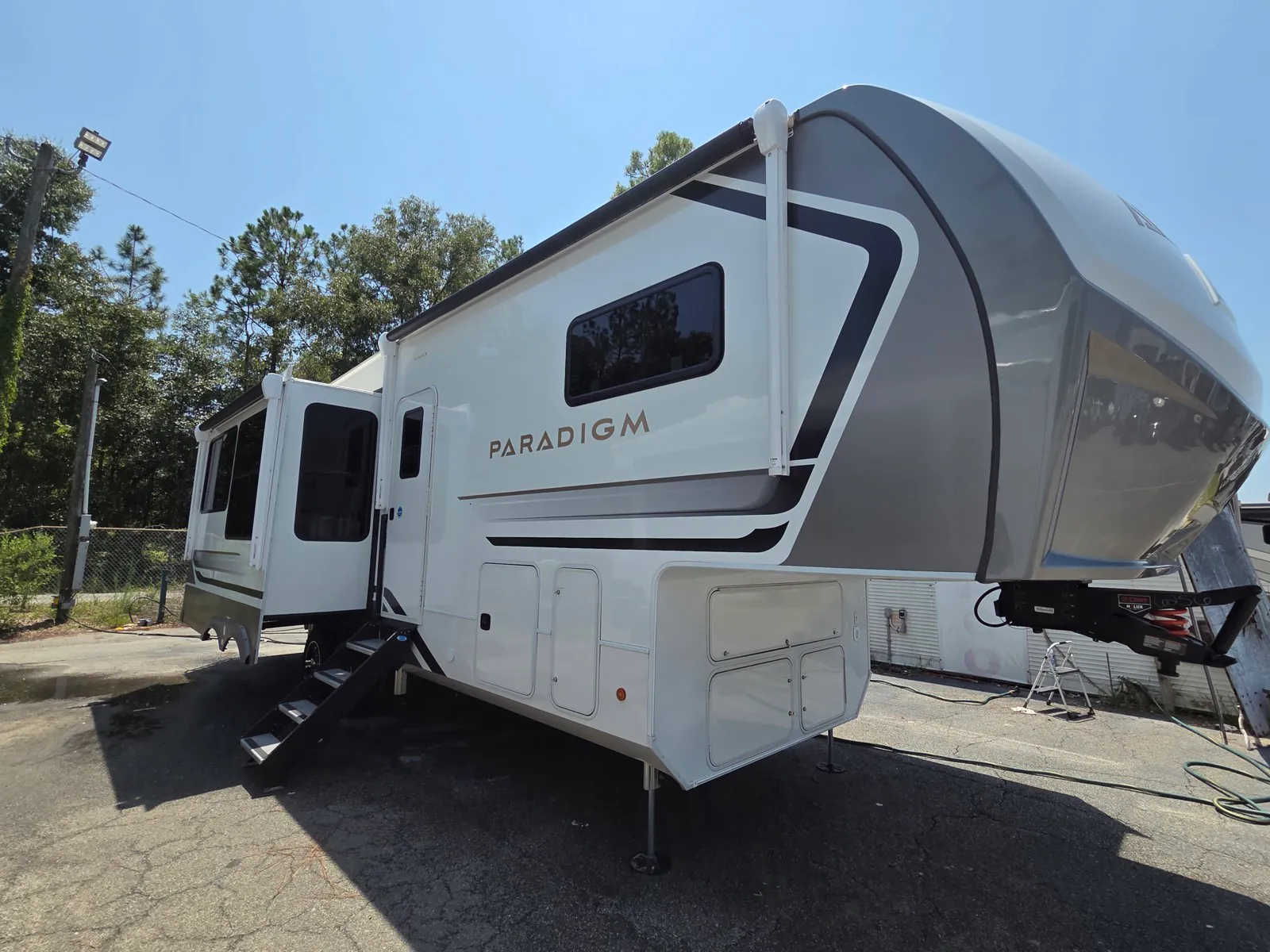 2025 Alliance RV Paradigm 295MK dealer photo 1 from A & L RV Sales