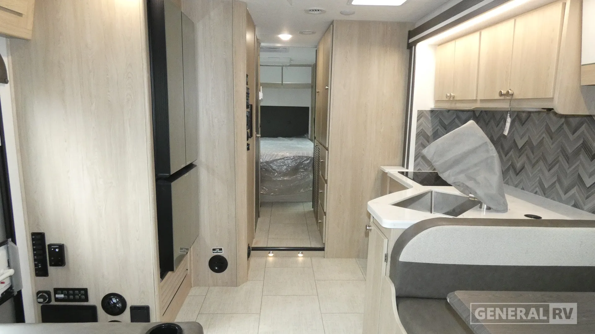 2026 Coachmen Entourage 320LV - Photo 3