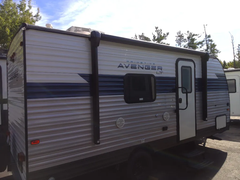 2022 Prime Time Avenger LT 16FQ - Photo 2