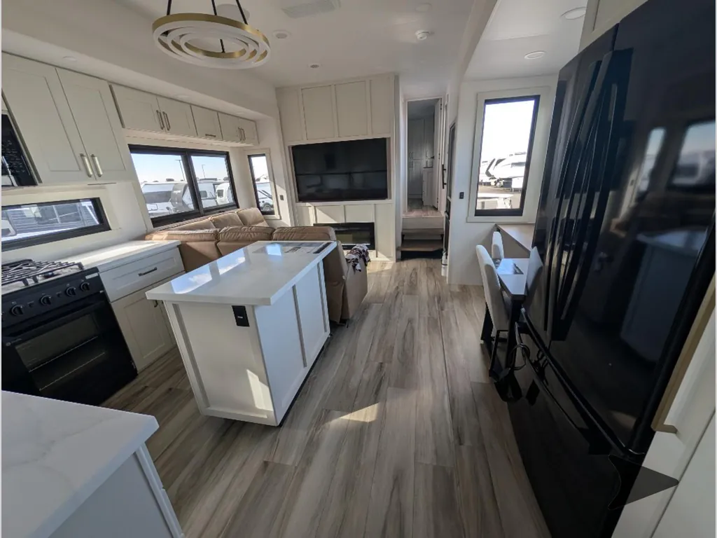 2027 Brinkley Model G 3970, Photos photo 37