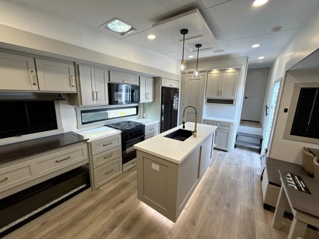 2026 Brinkley Model Z 3600, Photos photo 11