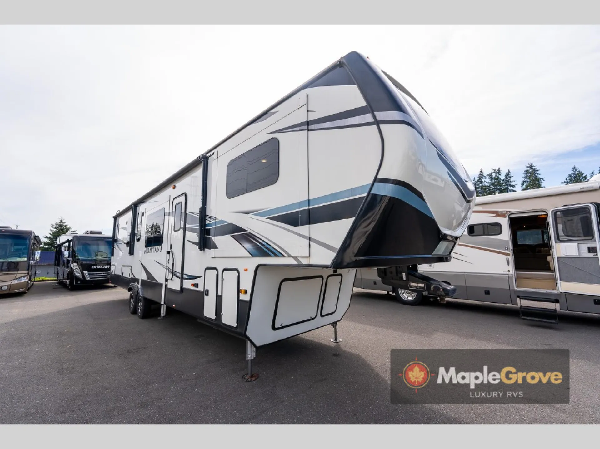 2021 Keystone Montana 3760FL - Photo 2