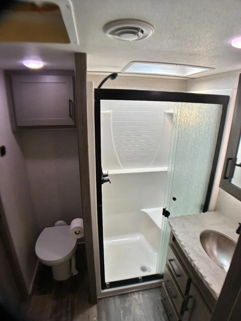 2021 Keystone Raptor 413, Photos photo 12