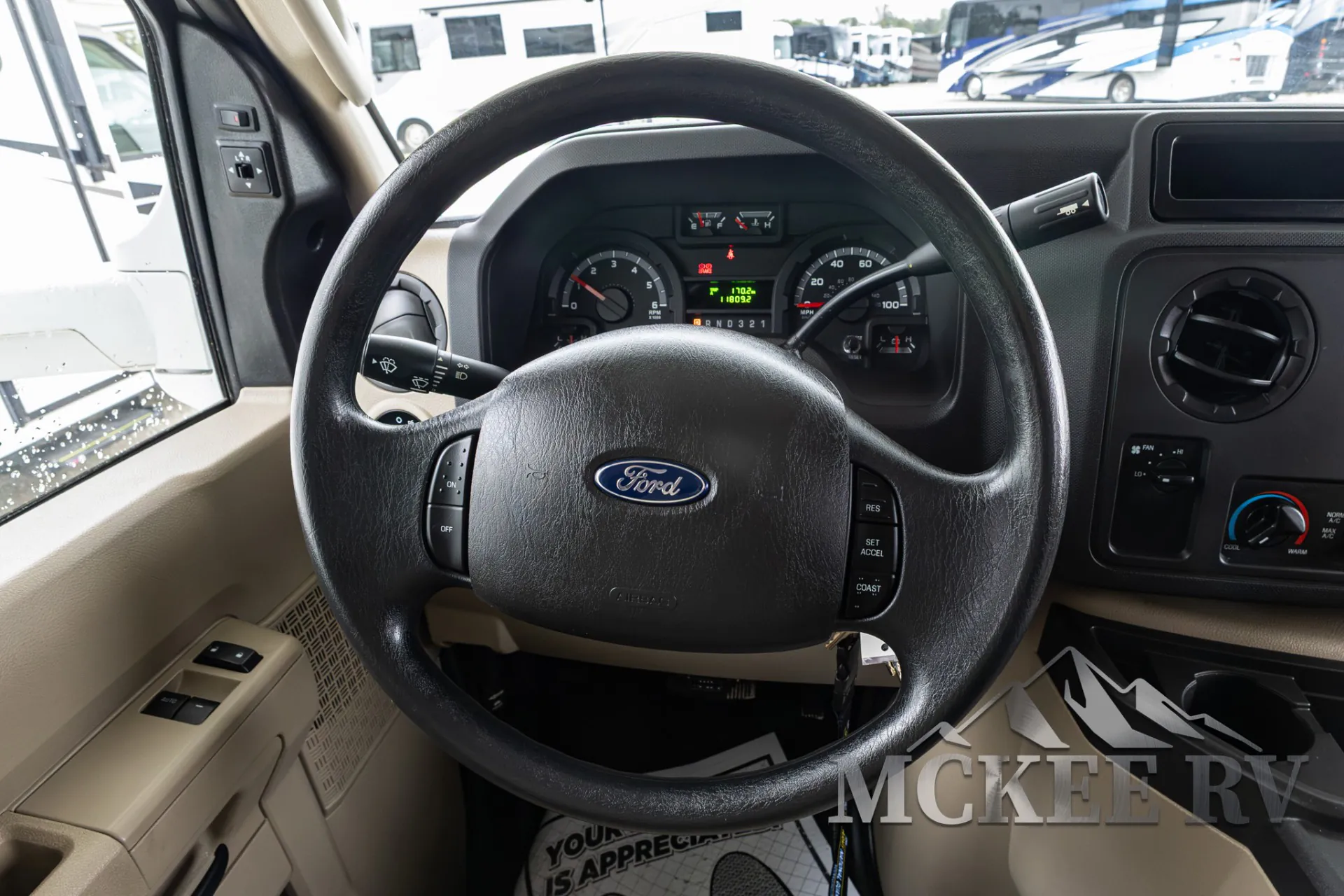 2015 Forest River Sunseeker 3170DS — Photo 5