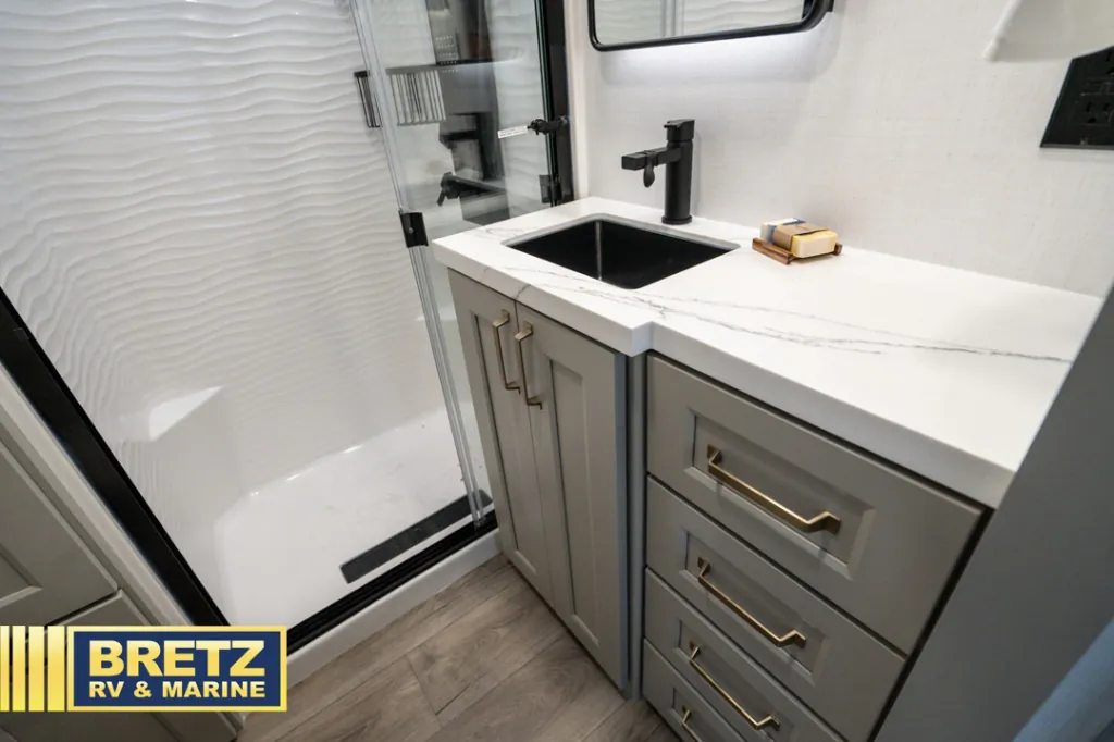 2026 Brinkley Model G 3950, Bathroom photo 6