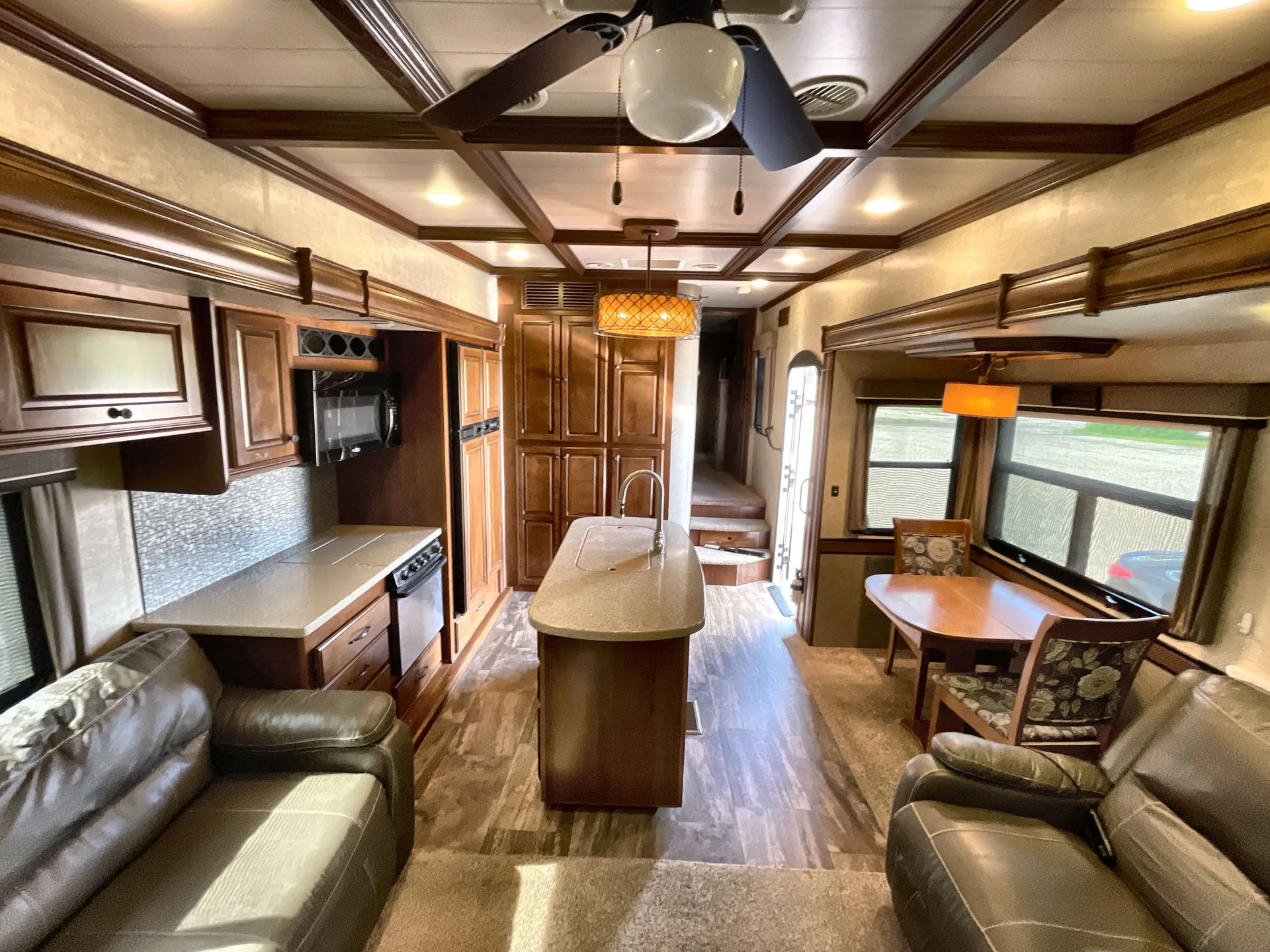 2015 Heartland Bighorn 3010RE - Photo 4
