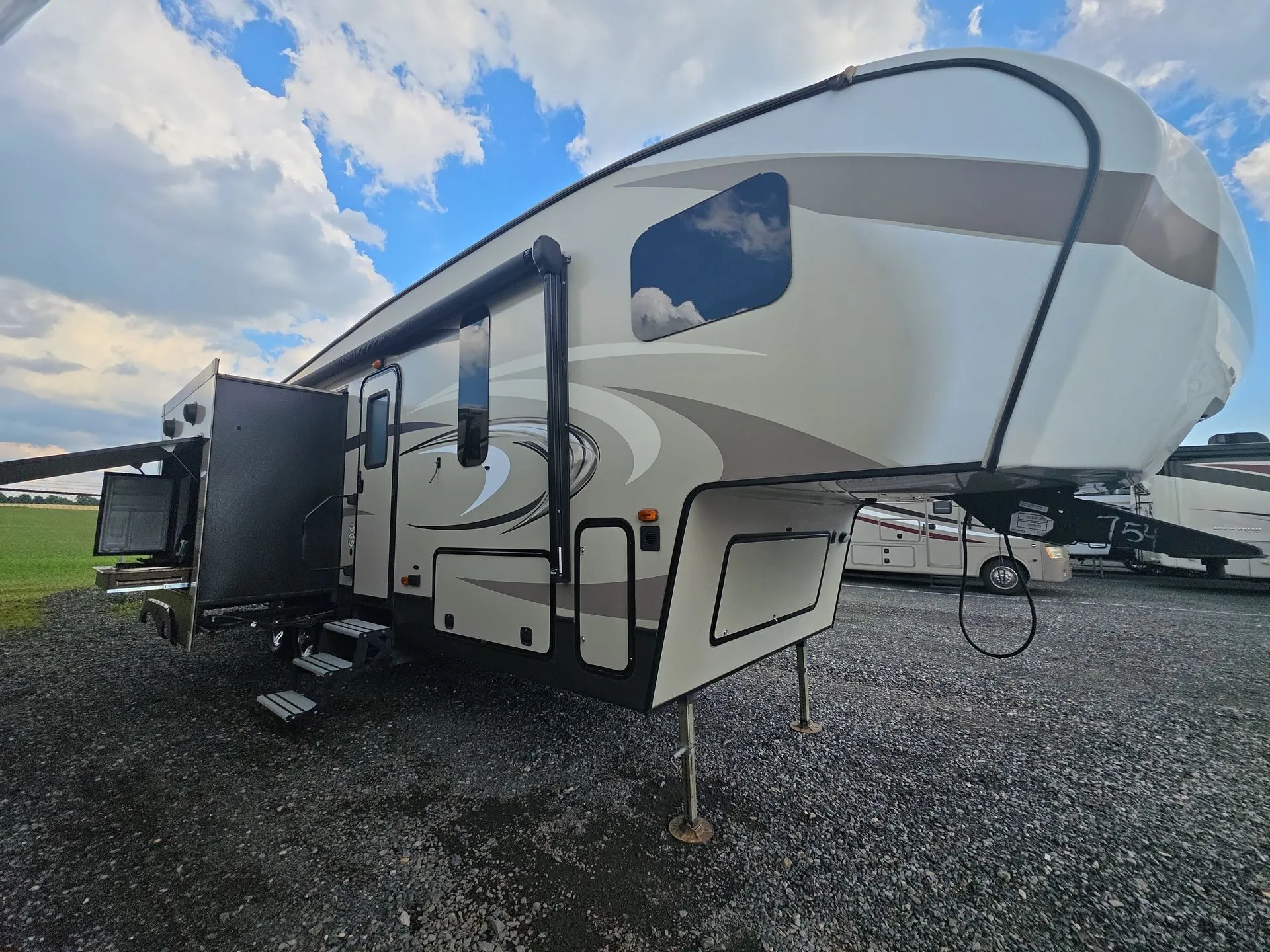 2017 Keystone Cougar XLite 28RKS - Photo 2