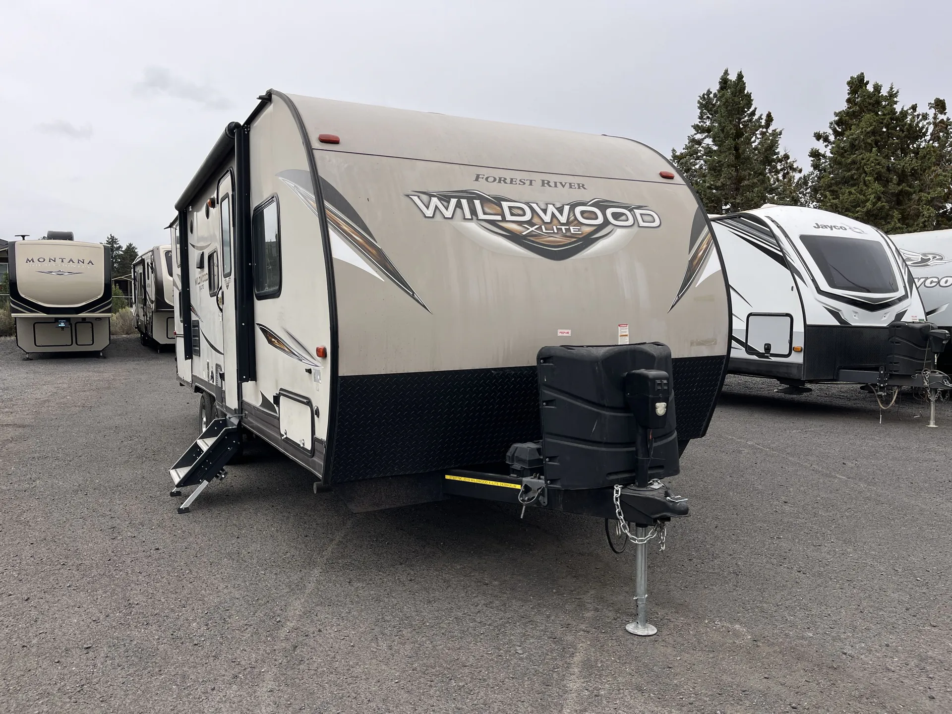 2019 Forest River Wildwood X-Lite 243BHXL — campside