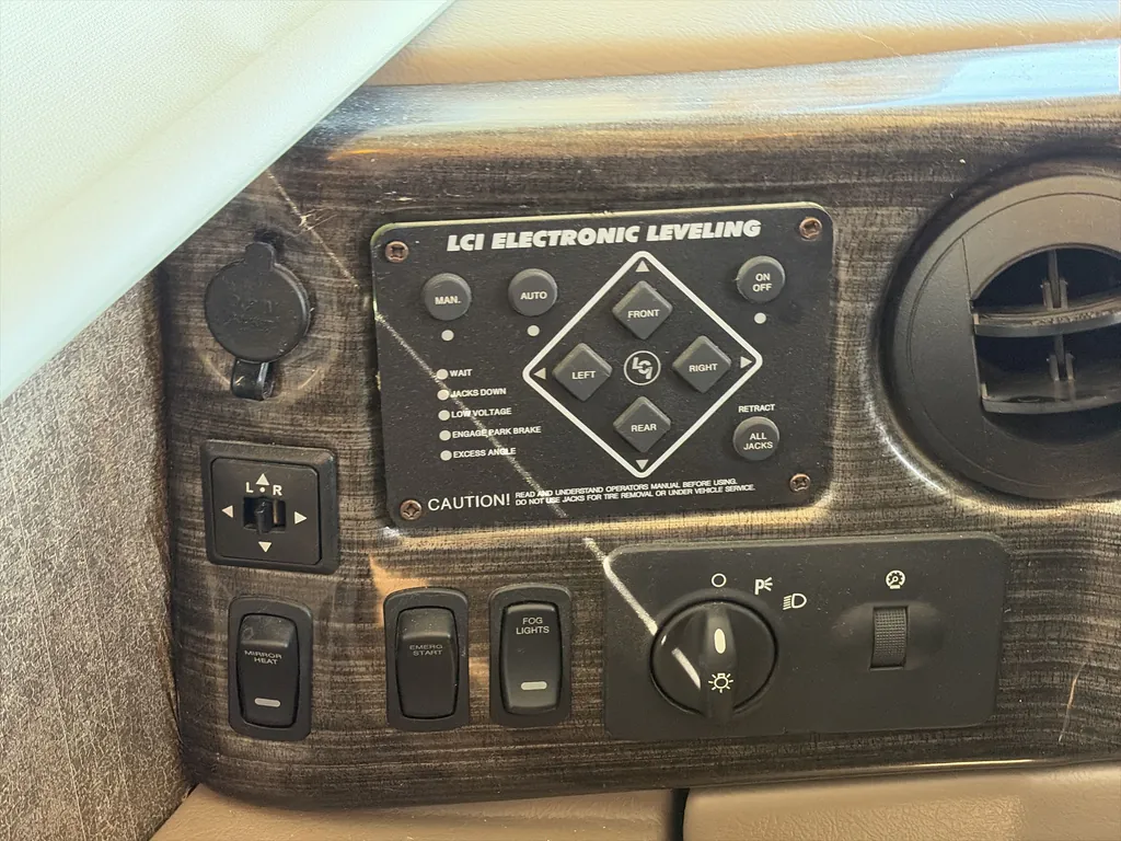 2020 Thor Motor Coach Challenger 35MQ, Photos photo 26