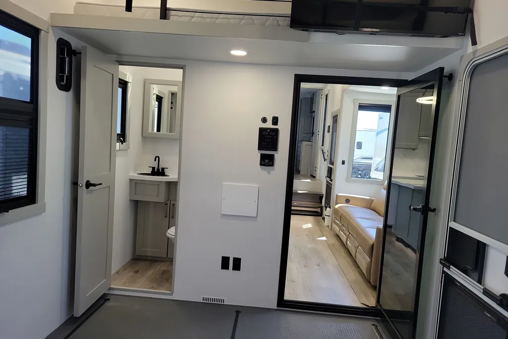 2025 Brinkley Model G 3500, Photos photo 42