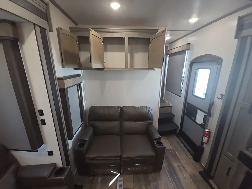 2020 Keystone Raptor 423, Photos photo 13