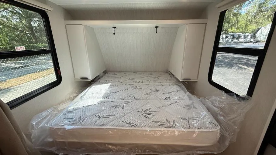 2027 Winnebago Micro Minnie 2108DS, Photos photo 11