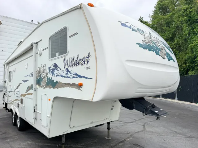 2005 Forest River Wildcat 27RL