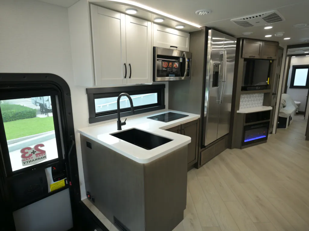 2027 Entegra Coach Accolade 37K, Photos photo 6
