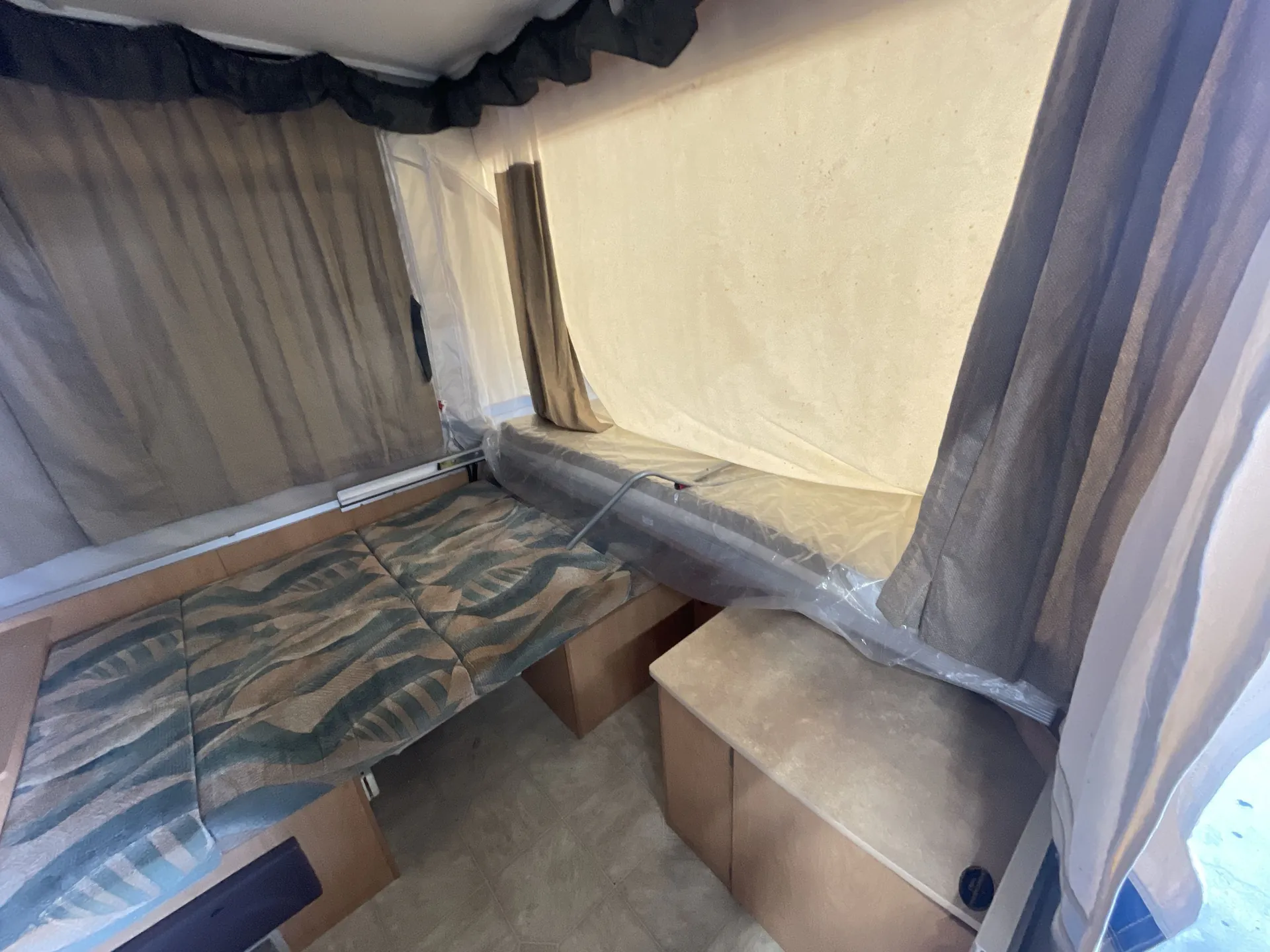 2006 Coachmen Clipper Sport 106 — living area main