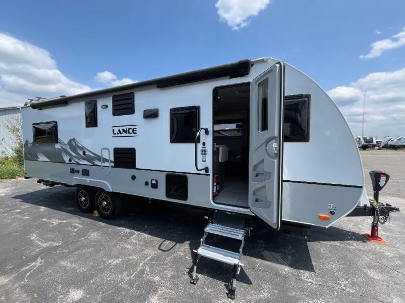 2025 Lance Lance Travel Trailers Used    2465 - Photo 3