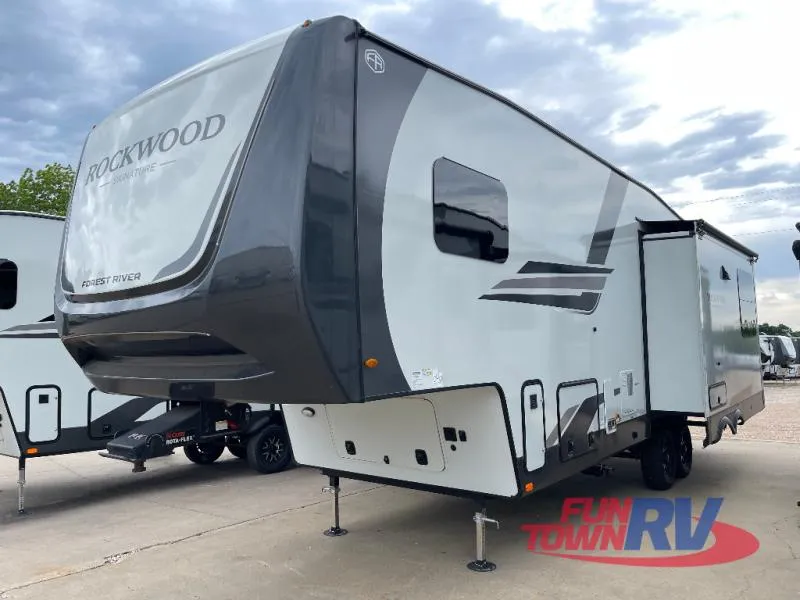 2026 Forest River RV Rockwood Signature 331RL - Photo 2
