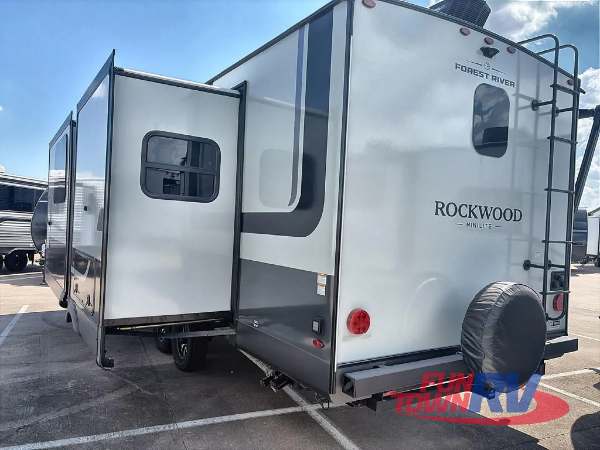 2027 Forest River Rockwood Mini Lite 2523MBR — Photo 6