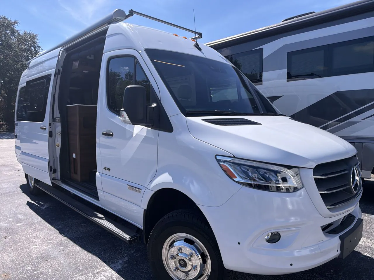 2023 Winnebago Boldt 70BL - Photo 2