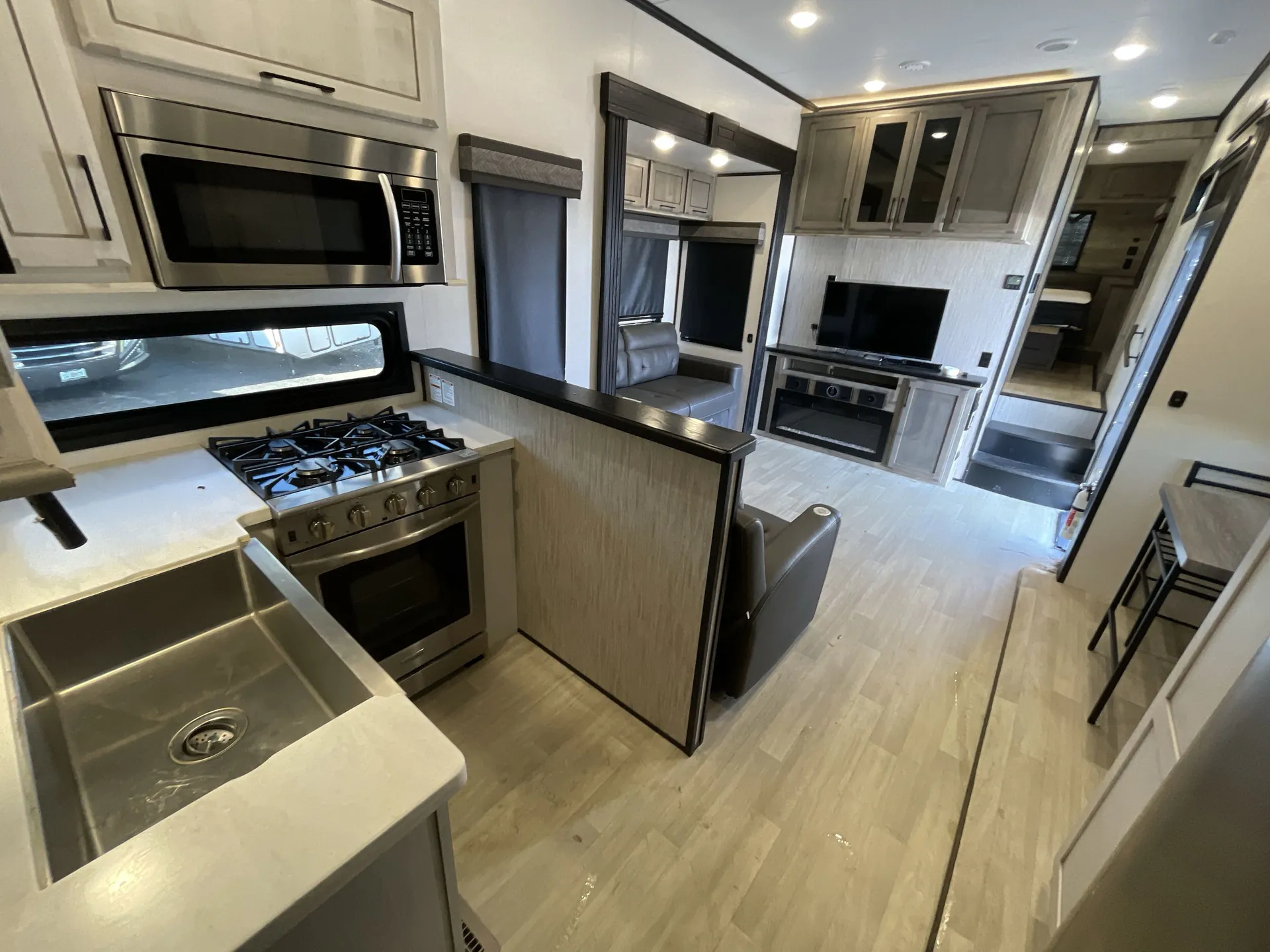 2023 K-Z Venom 4113TK — living area main