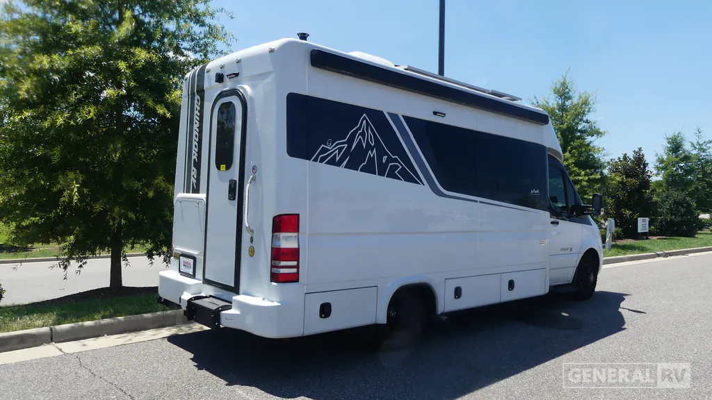 2025 Chinook RV Summit SS, Photos photo 7
