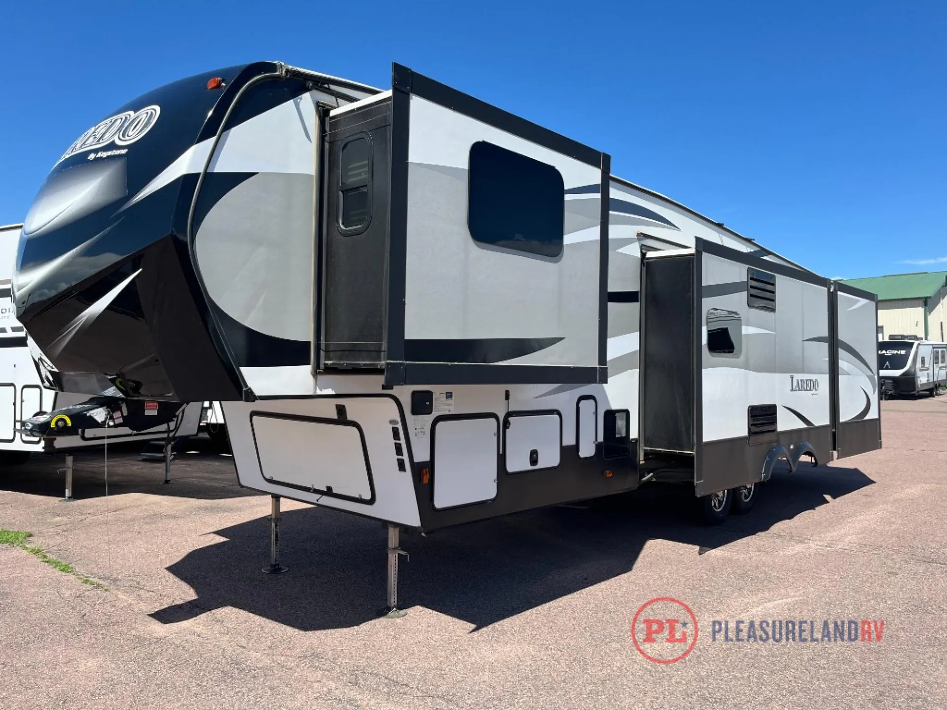 2017 Keystone RV Laredo 340FL - Photo 3