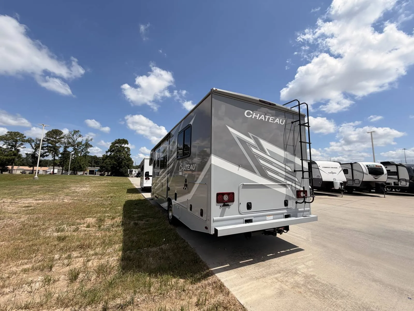 2027 Thor Motor Coach Chateau 28Z - Photo 3