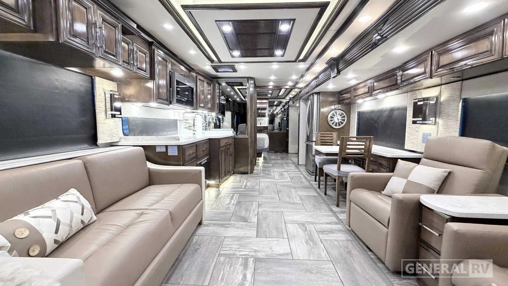2019 Newmar Mountain Aire 4018 - Photo 3
