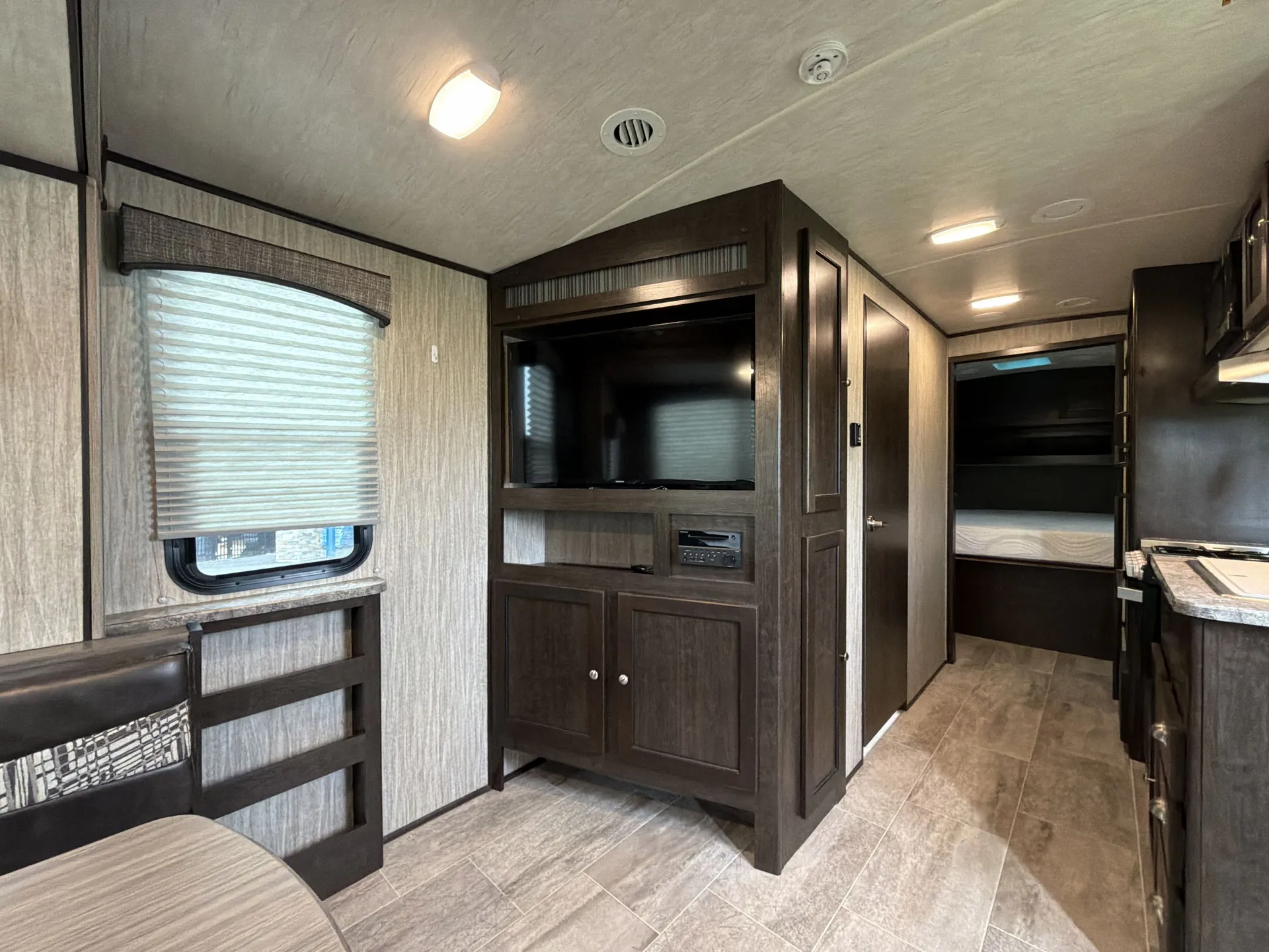 2018 Heartland Sundance 201RD — living area main