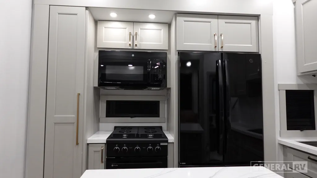 2026 Brinkley Model G 4000, Photos photo 6