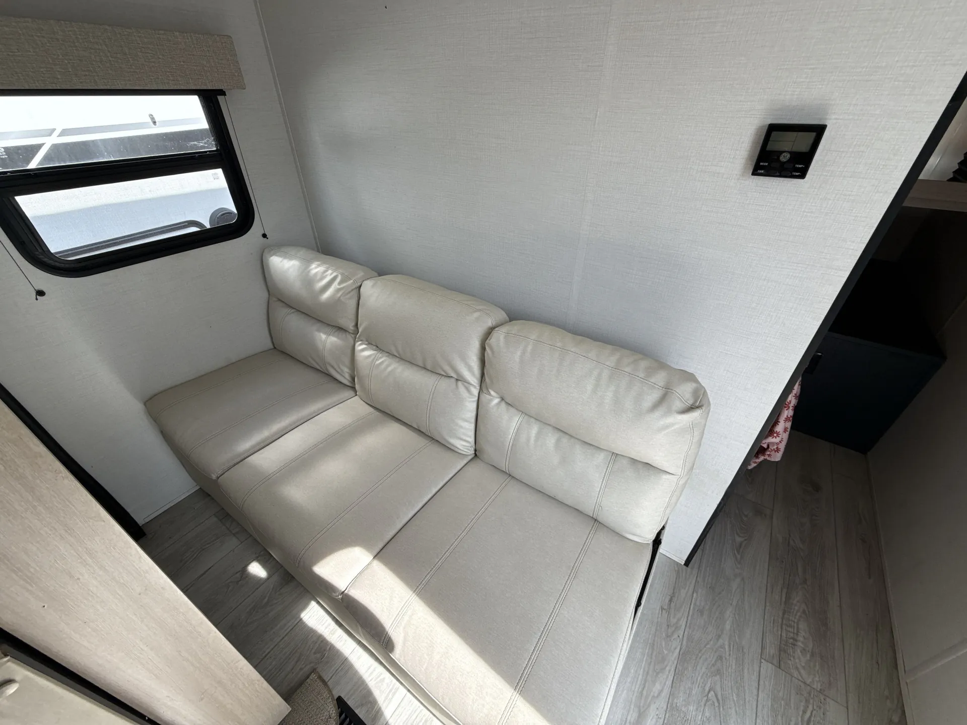 2025 Prime Time Avenger 21RBSLE — living area main