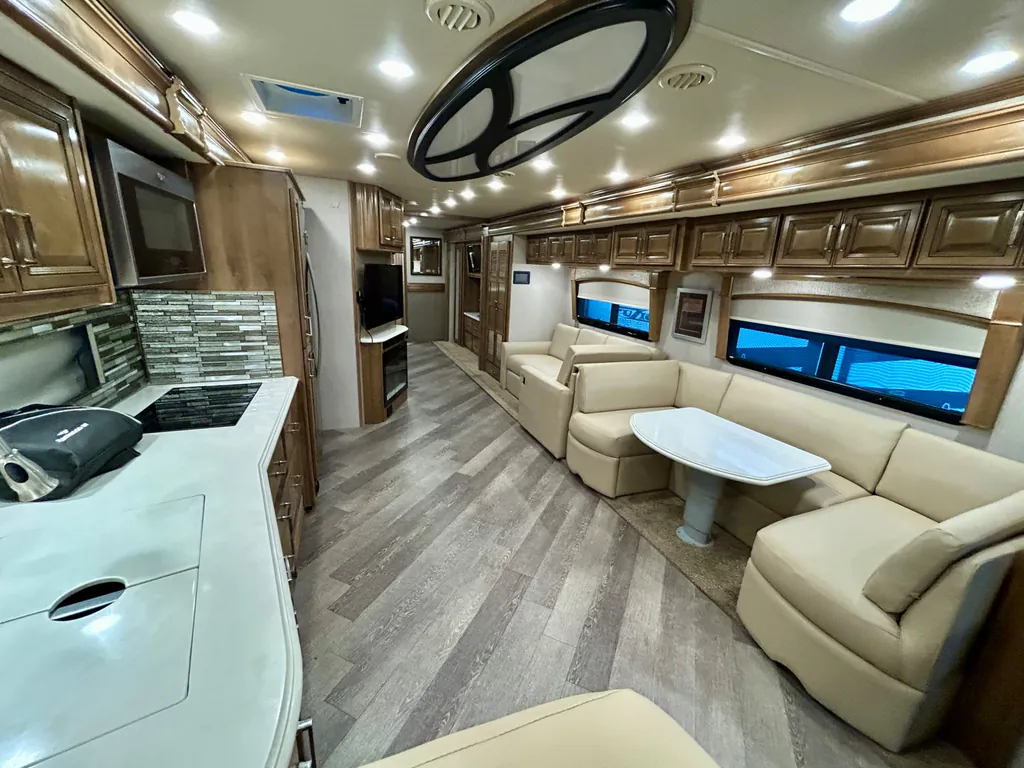 2020 Fleetwood Pace Arrow LXE 38K, Photos photo 2