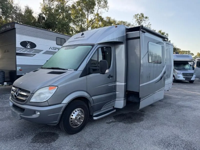2014 Leisure Travel Vans Unity 24MB - Photo 2