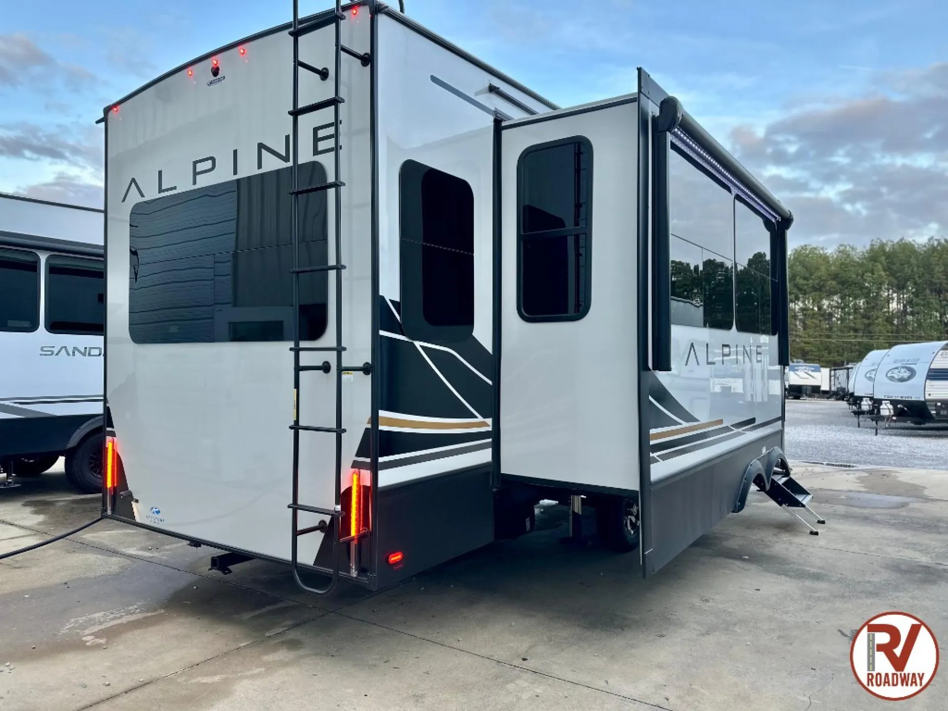 2025 Keystone Alpine 3011CK - Photo 3