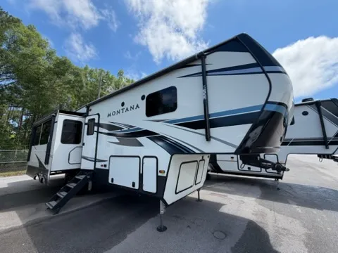 2021 Keystone Montana 3121RL - Photo 2