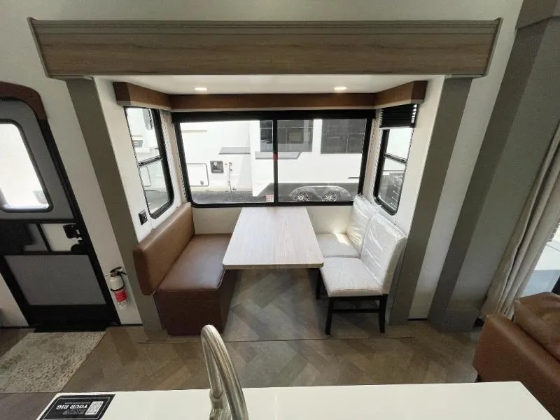 2027 Keystone Sprinter 3950SSP - Photo 4