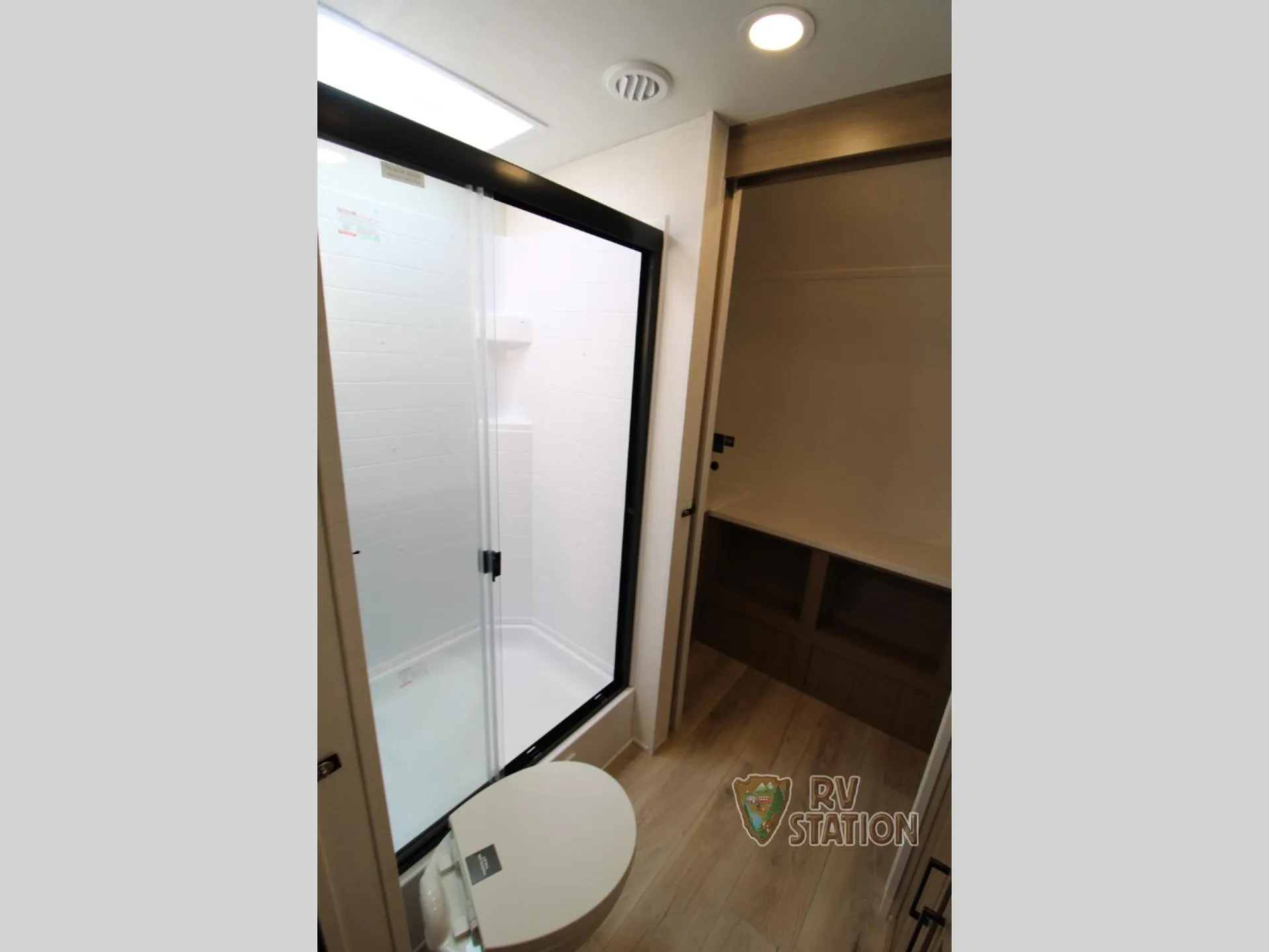 2027 Forest River Rockwood Ultra Lite 2711RK — Photo 6